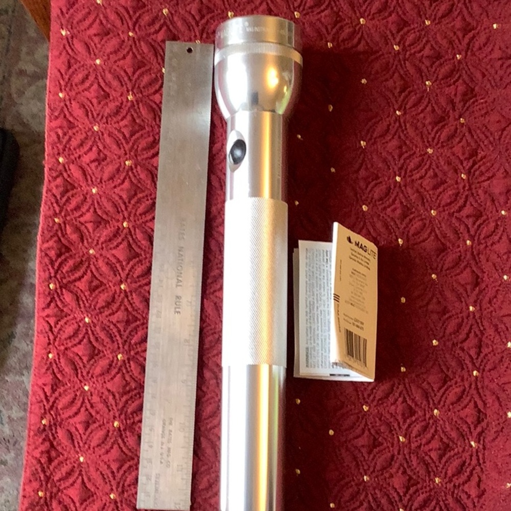Maglite flashlight, all metal, heavy weight, adjustable beam, large 12 1/2” long